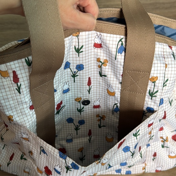 LESPORTSAC X DICK BRUNA MIFFY CROSSBODY SMALL DUFFLE STYLE TOTE BAG! MINT! - Picture 9 of 12